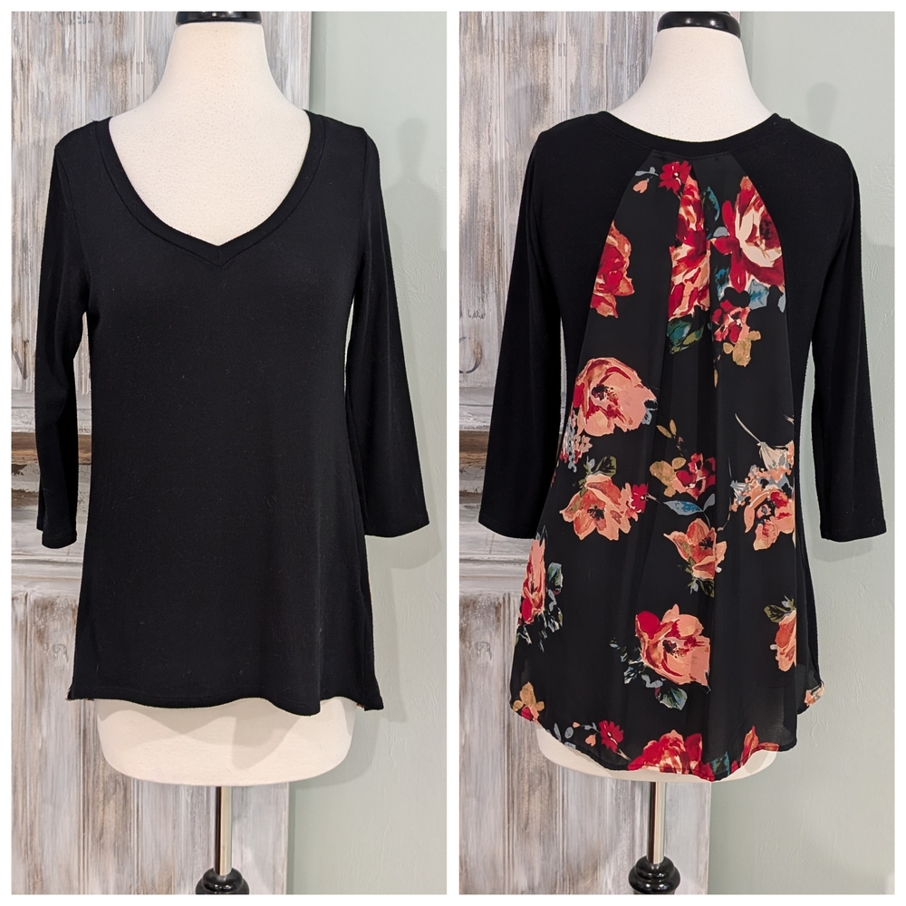 Le Lis black 3/4 sleeve top with floral back